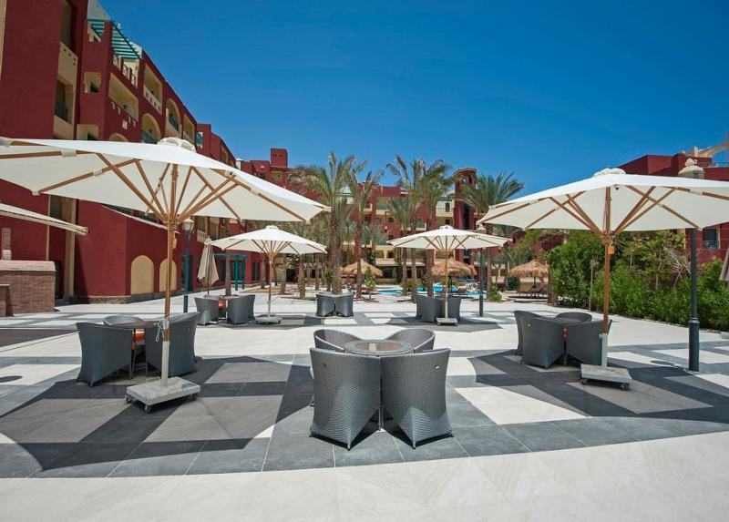 Sun And Sea Hotel / Sun And Sea Hotel