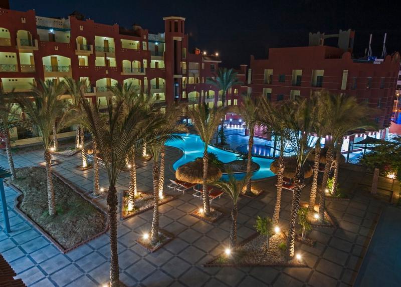 Sun And Sea Hotel / Sun And Sea Hotel