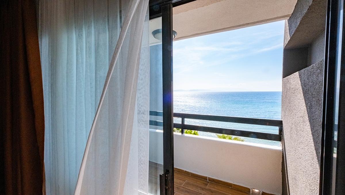 Sunday Beach / Sunday Beach