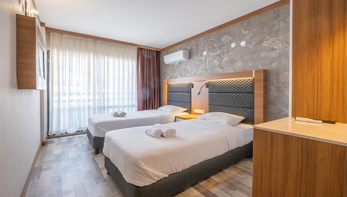 Sunday Beach / Sunday Beach