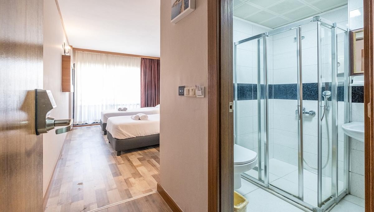 Sunday Beach / Sunday Beach