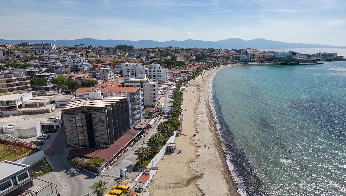Sunday Beach / Sunday Beach
