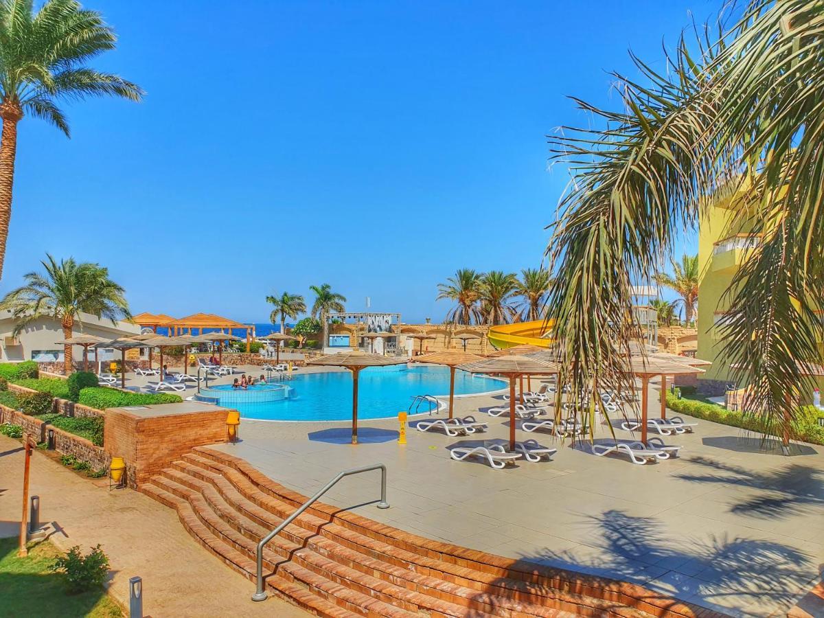 Palm Beach Resort / Palm Beach Resort