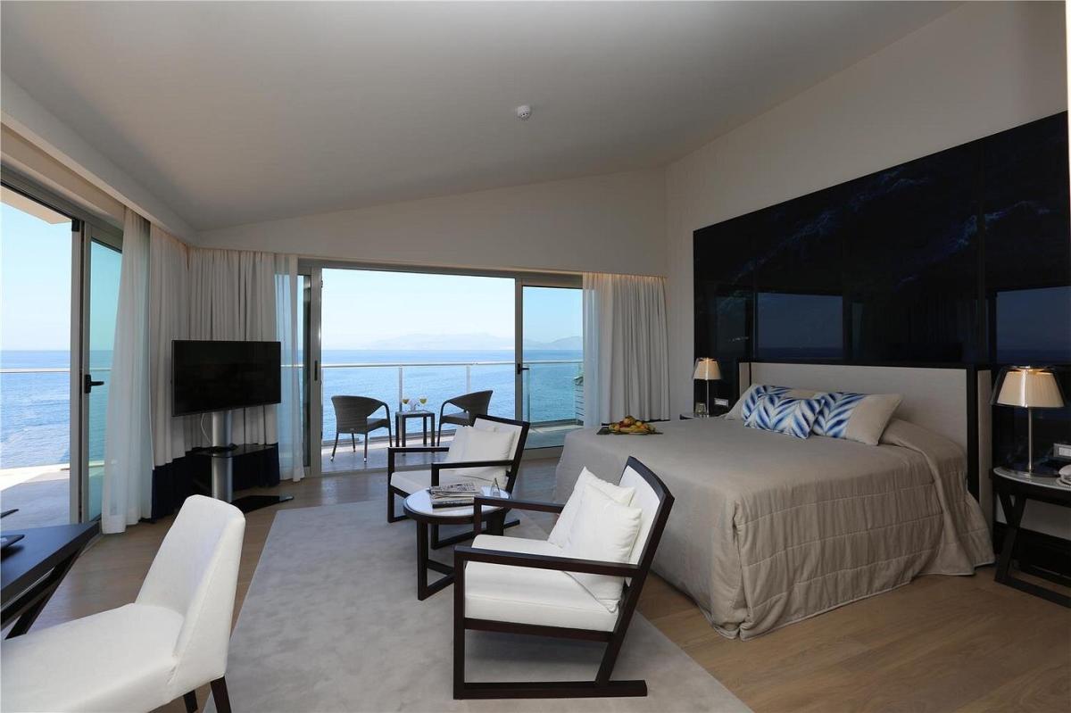 Charisma Deluxe Hotel / Charisma Deluxe Hotel