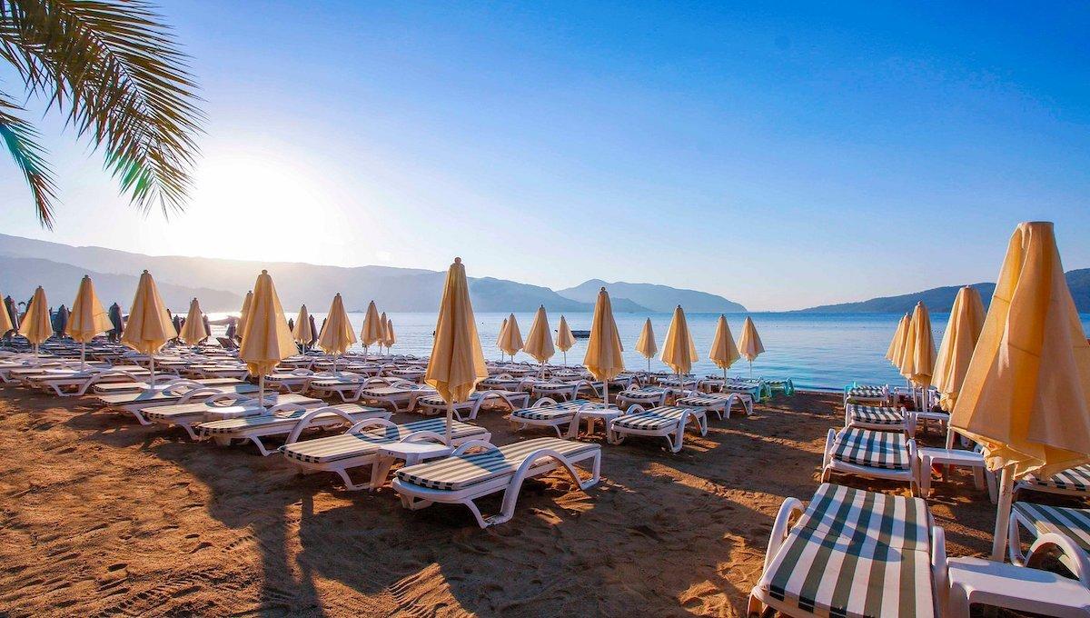 Aurasia Beach Hotel / Aurasia Beach Hotel