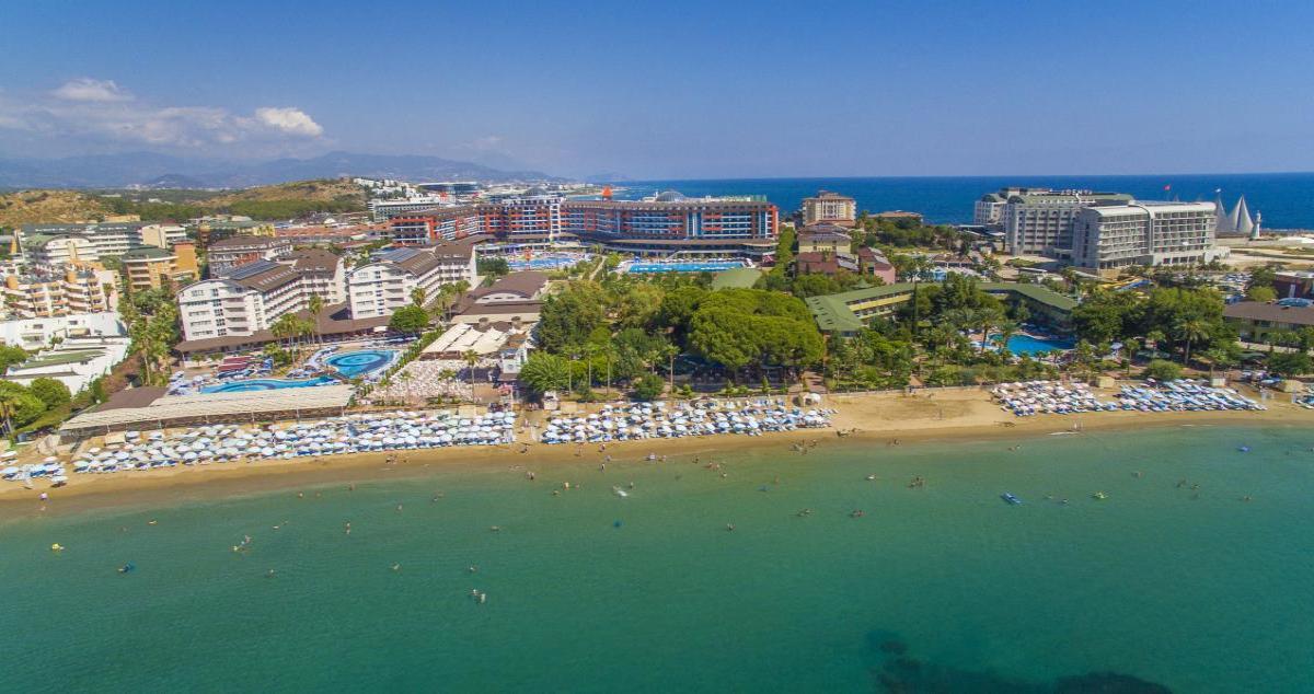 Lonicera Resort Spa Hotel / Lonicera Resort Spa Hotel