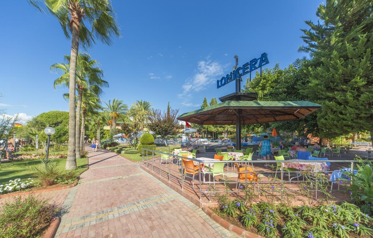 Lonicera Resort Spa Hotel / Lonicera Resort Spa Hotel