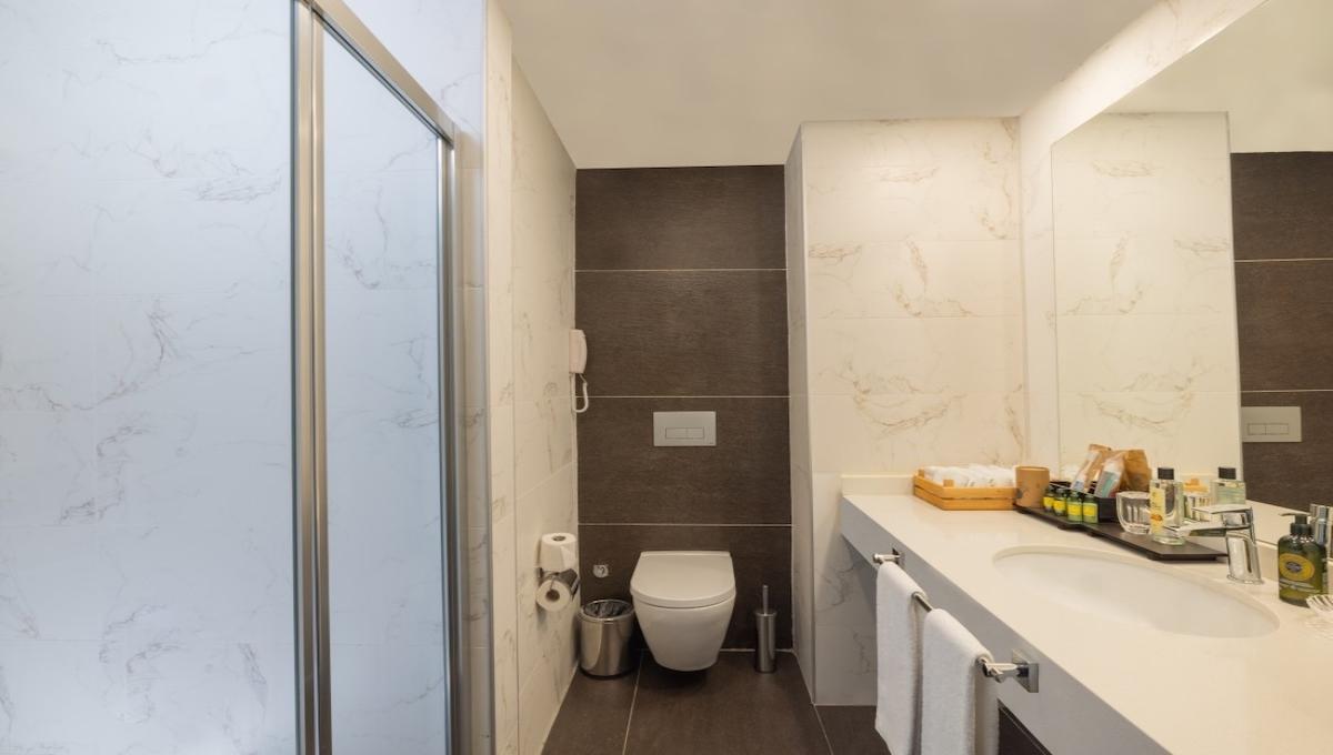 Nirvana Cosmopolitan / Nirvana Cosmopolitan