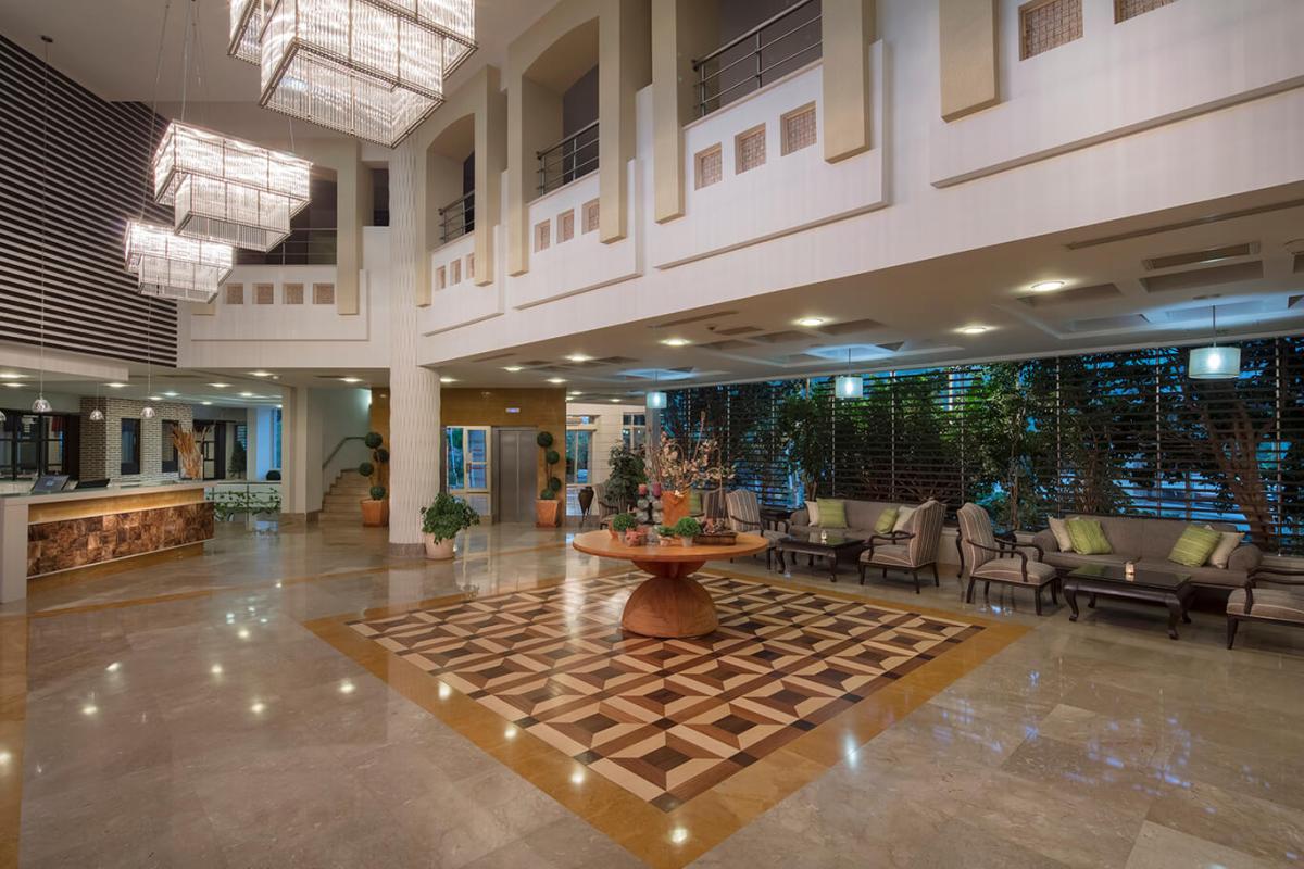 Trendy Palm Beach Adults Only 16+ / Trendy Palm Beach Adults Only 16+