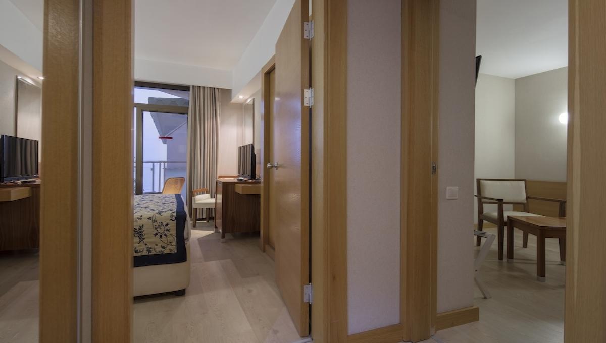 Trendy Side Beach Adult Only 16+ / Trendy Side Beach Adult Only 16+