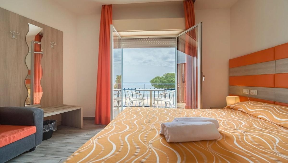 Chrismare / Chrismare